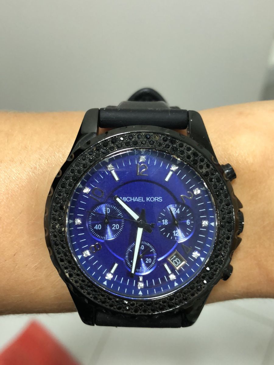 relogio michael kors feminino fundo azul