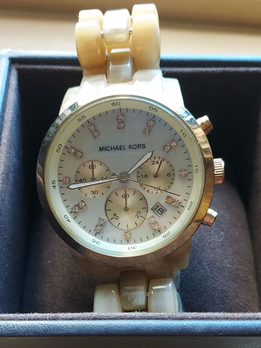 Relogio madreperola hot sale michael kors