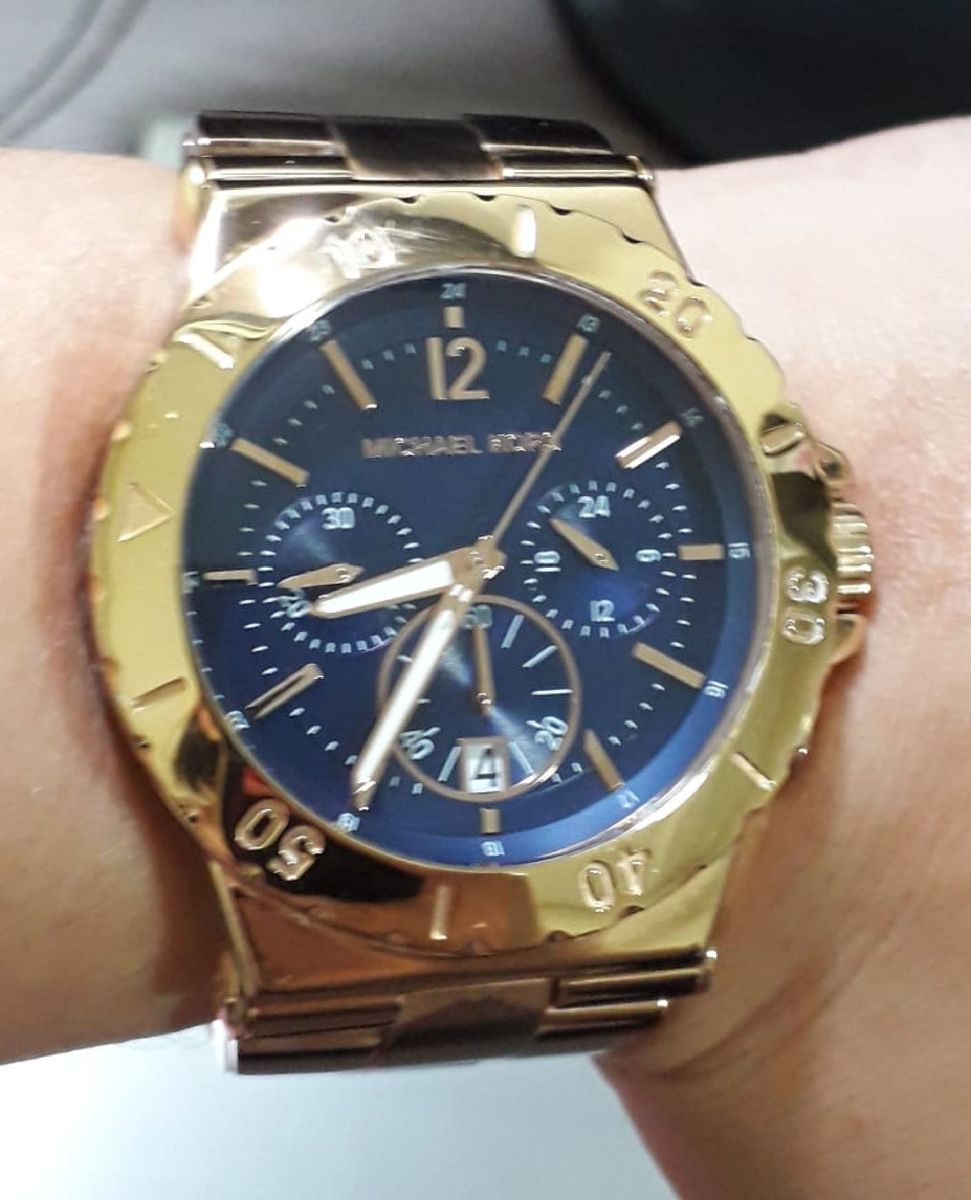 relogio michael kors feminino fundo azul