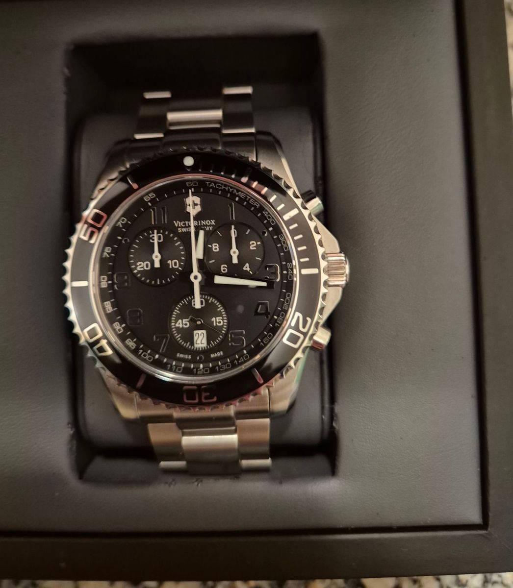 Relógio Victorinox Maverick Large Chronograph Modelo 241432 Fundo