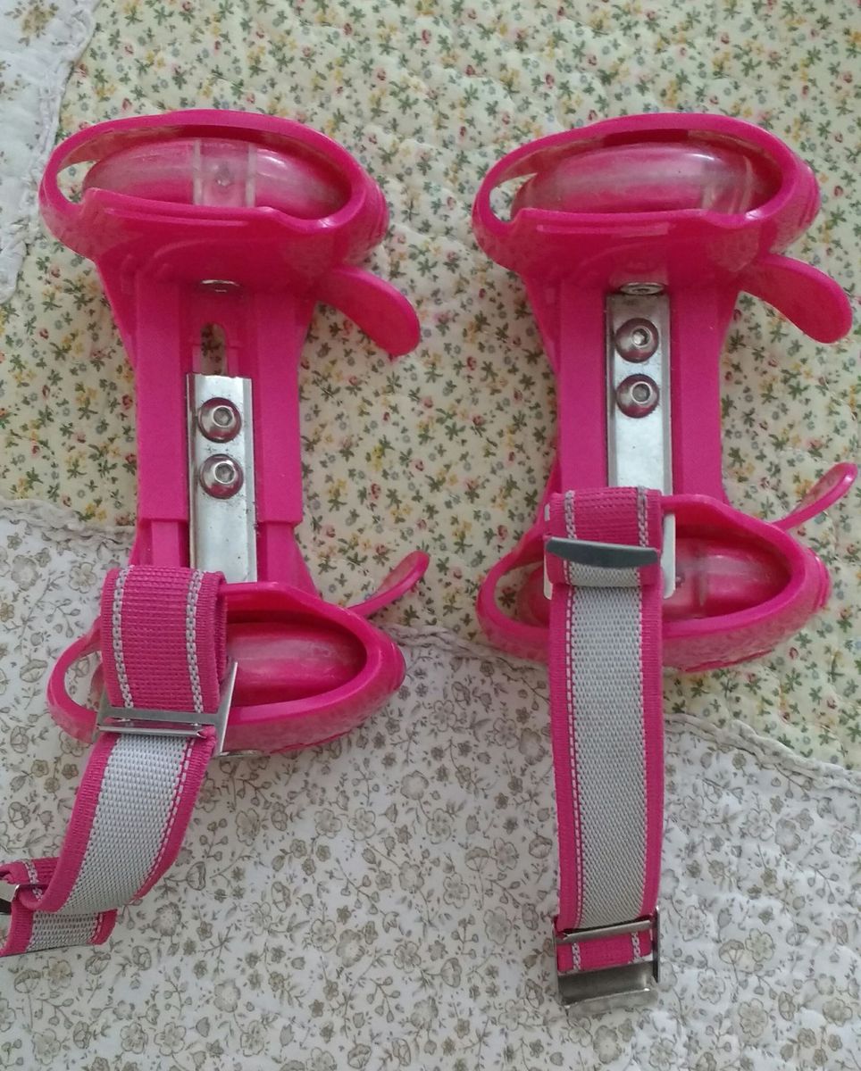 tenis de rodinha com botao atraz