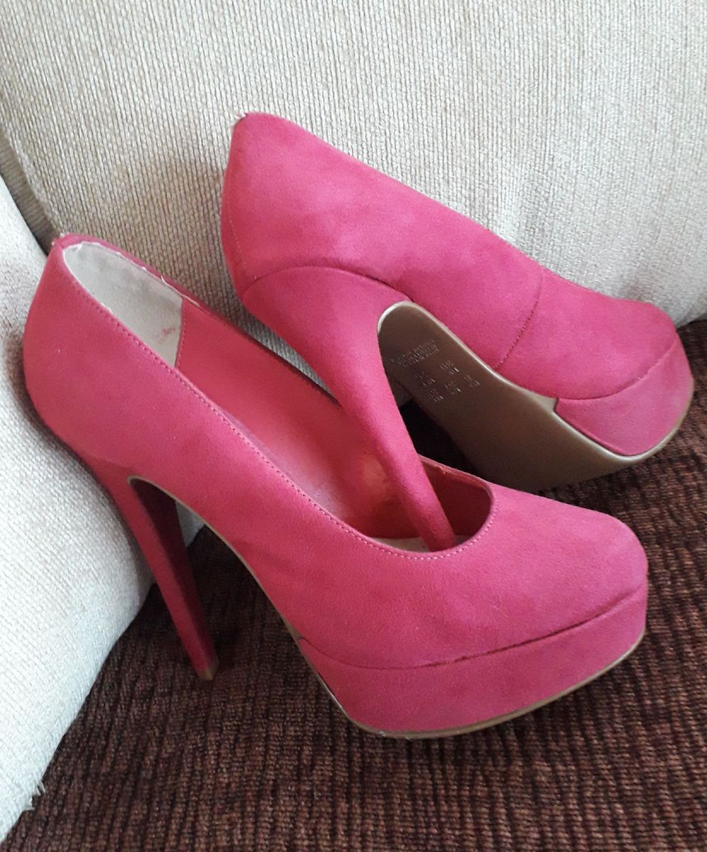 sapatos rosa choque