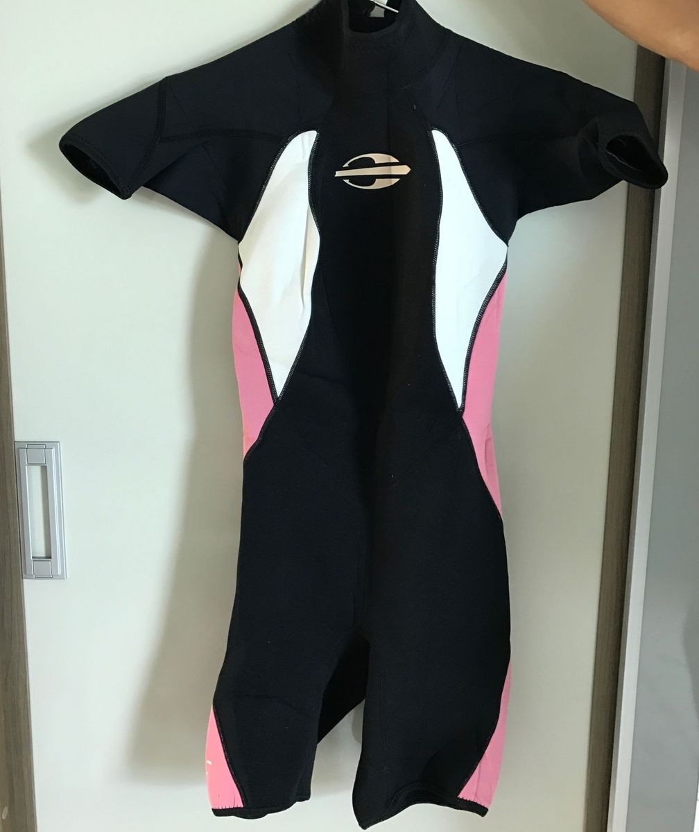 roupa de surfista feminina