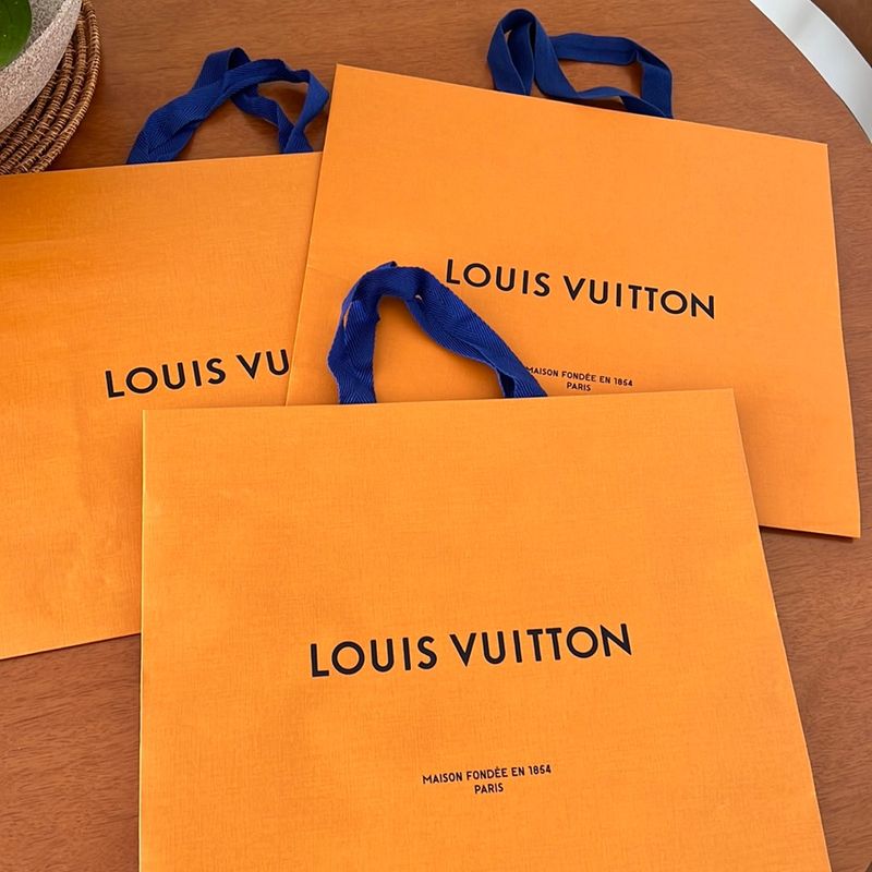 Sacola Louis Vuitton Média