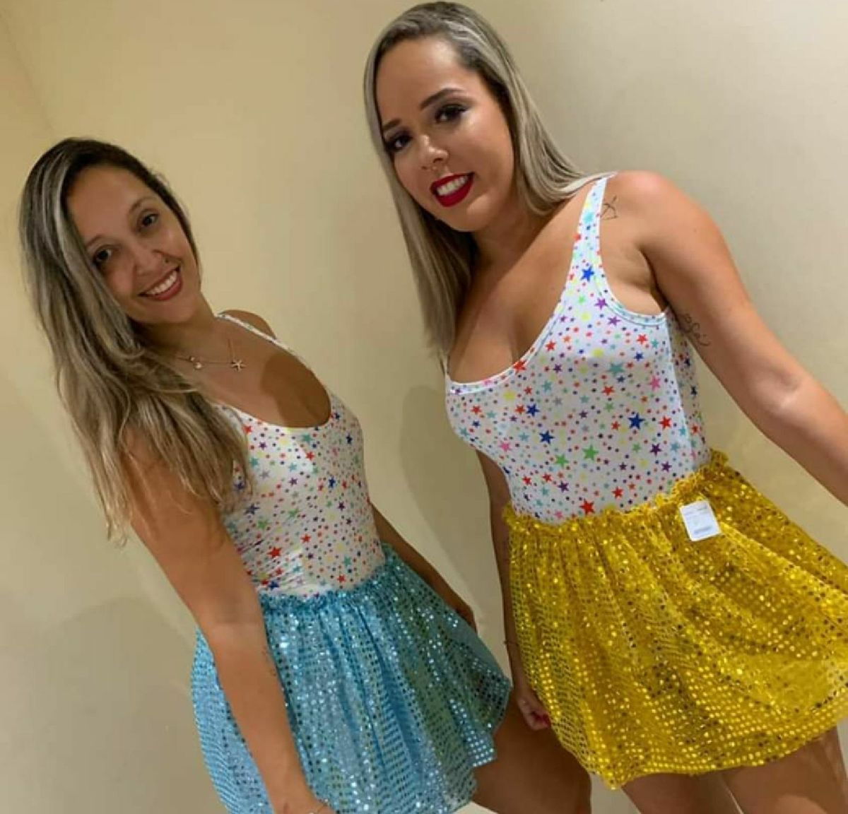 saia lantejoula dourada