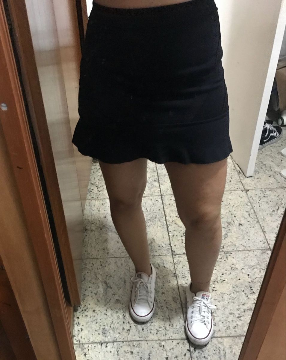 saia preta colada com babado
