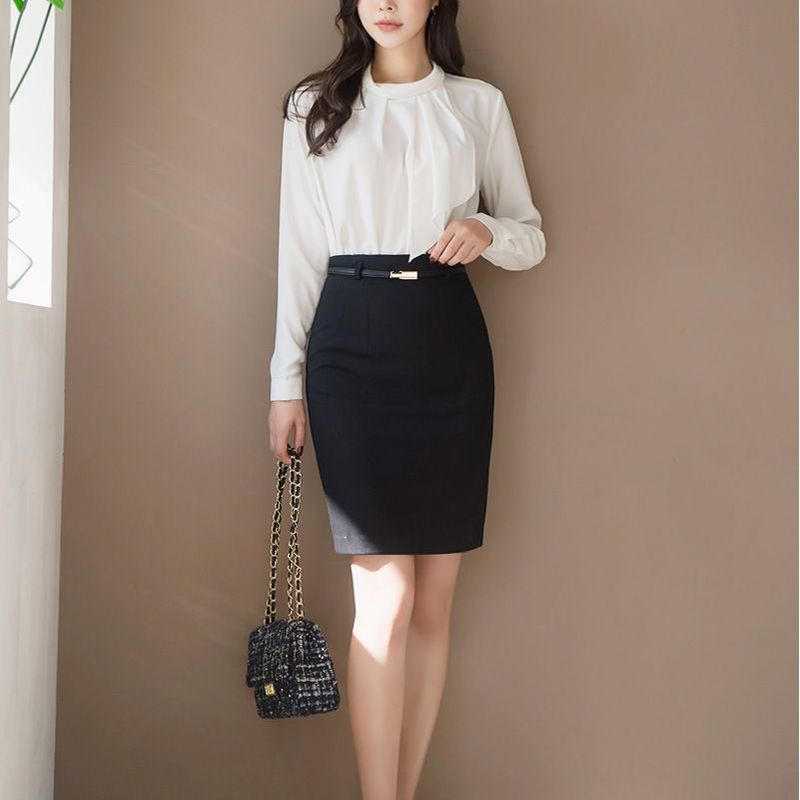 Saia Curta Preta Cintura Alta Minimalista Estruturada Babado