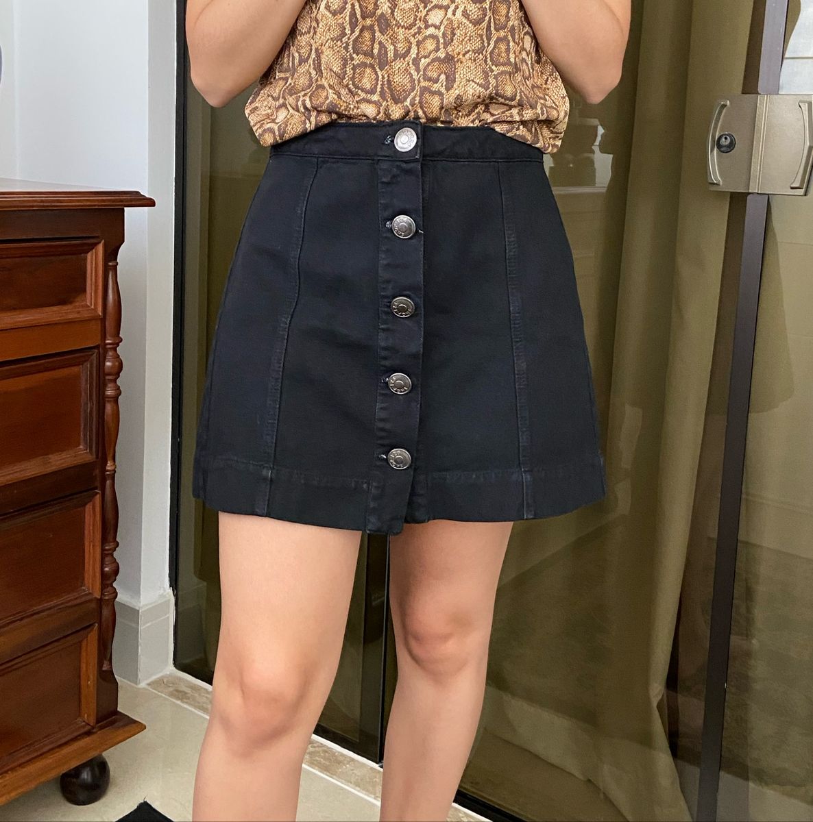 saia jeans preta botoes