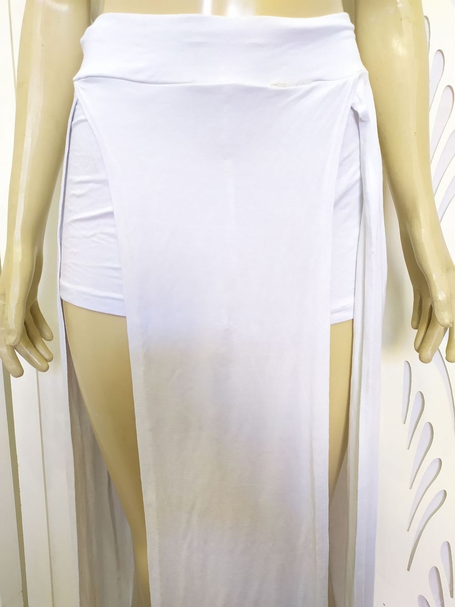 saia longa com short por baixo branca