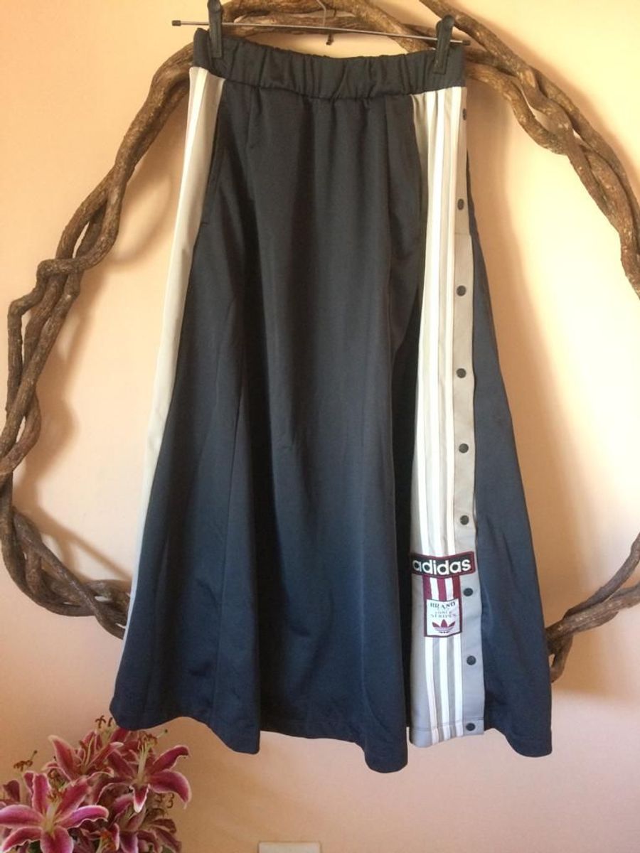 saia longa adidas com fenda