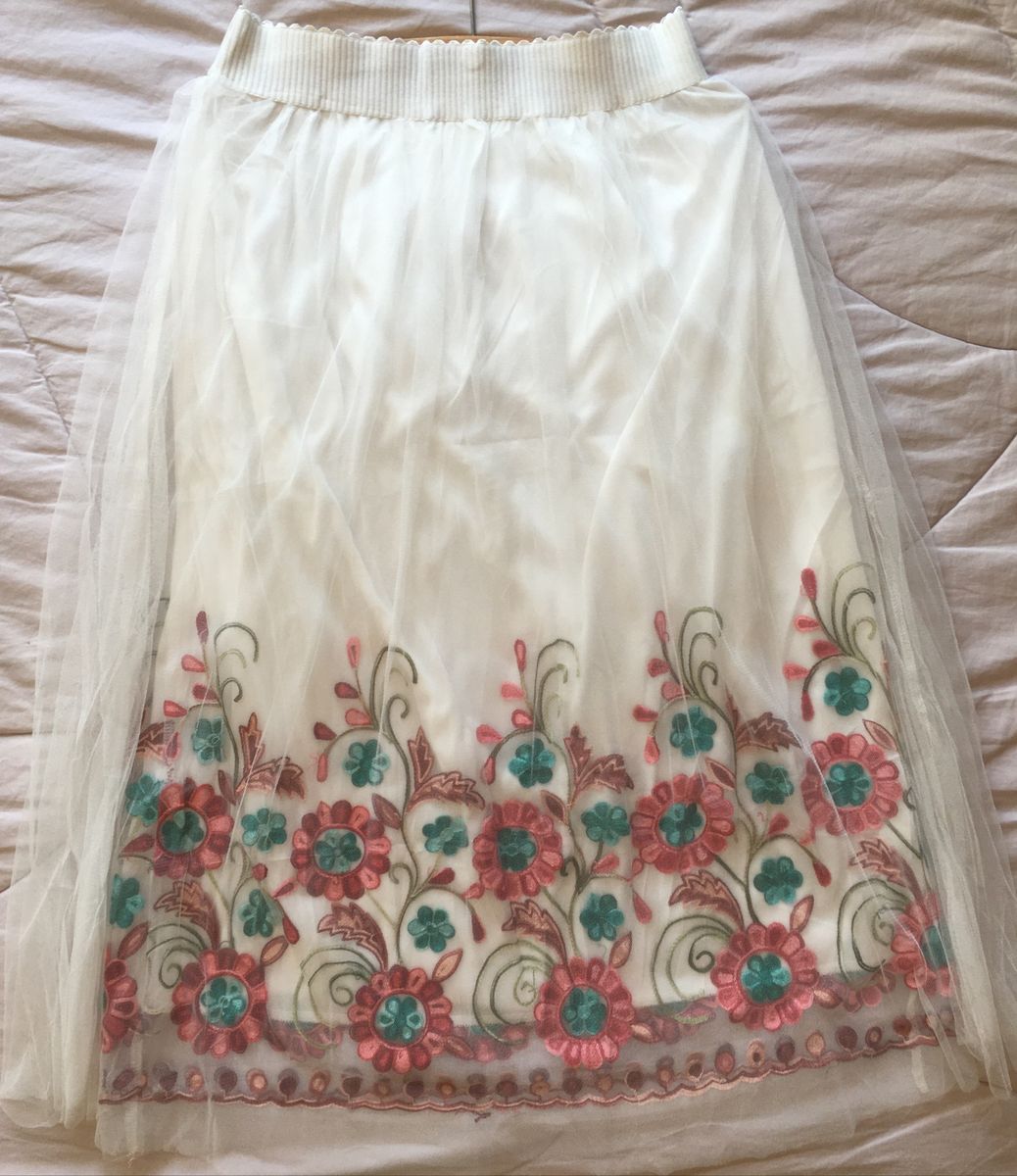 saia midi tule bordado