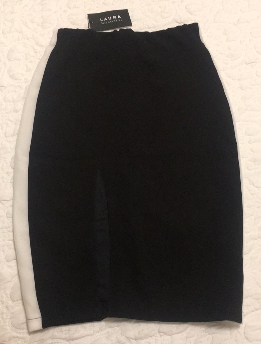 saia preta com listra branca na lateral