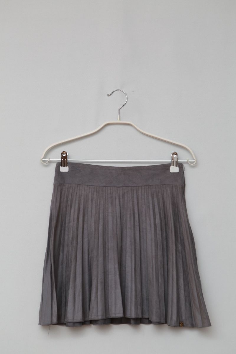 saia plissada suede