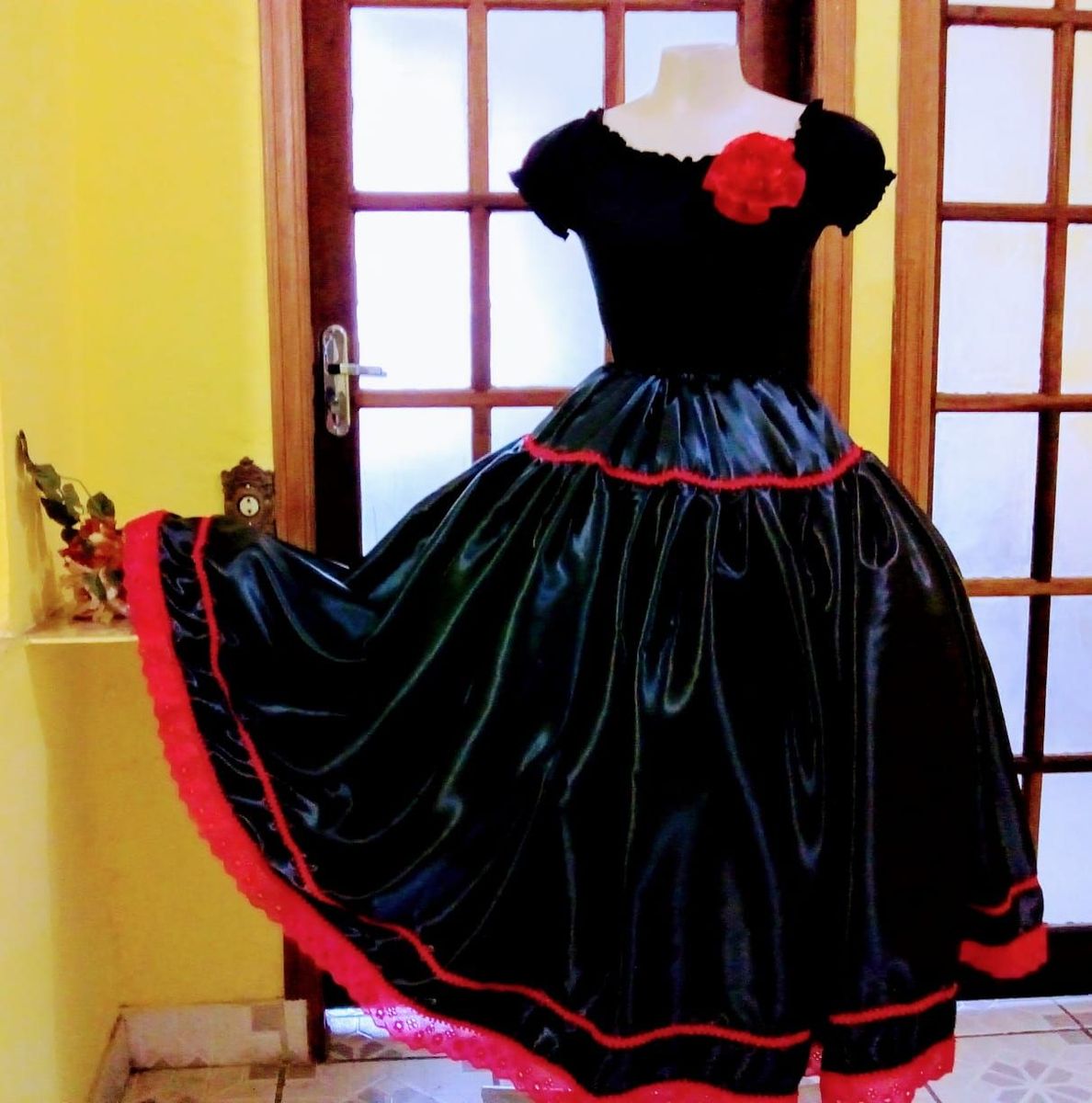 saia de pomba gira preta e vermelha