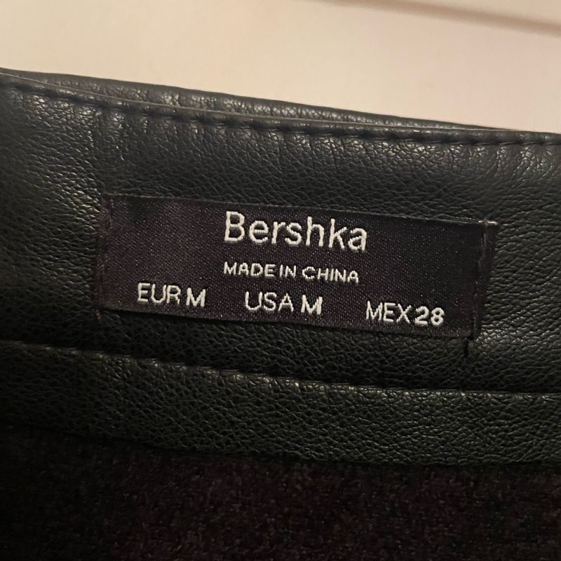 Saia Preta Couro Fake Bershka M  Saia Feminina Bershka Nunca