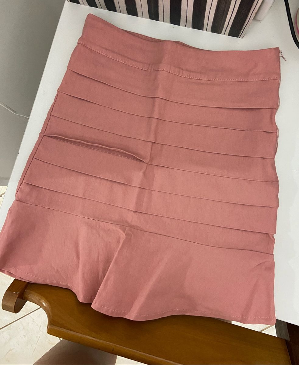 saia rosa curta