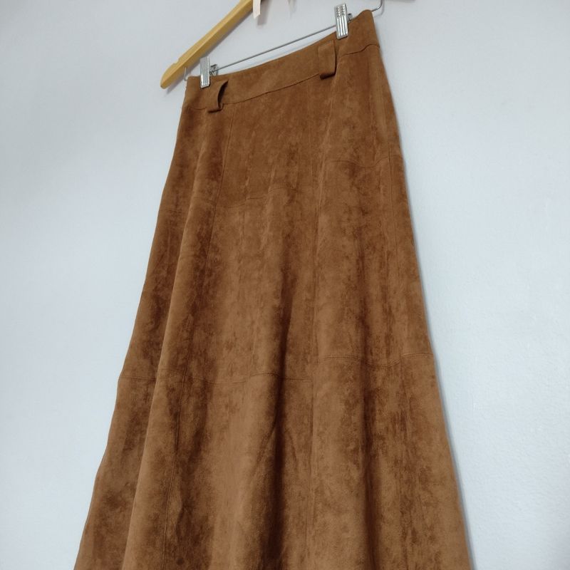 Saia Social Casual Suede Cor Marrom Camel Caramelo Modelagem Evasê
