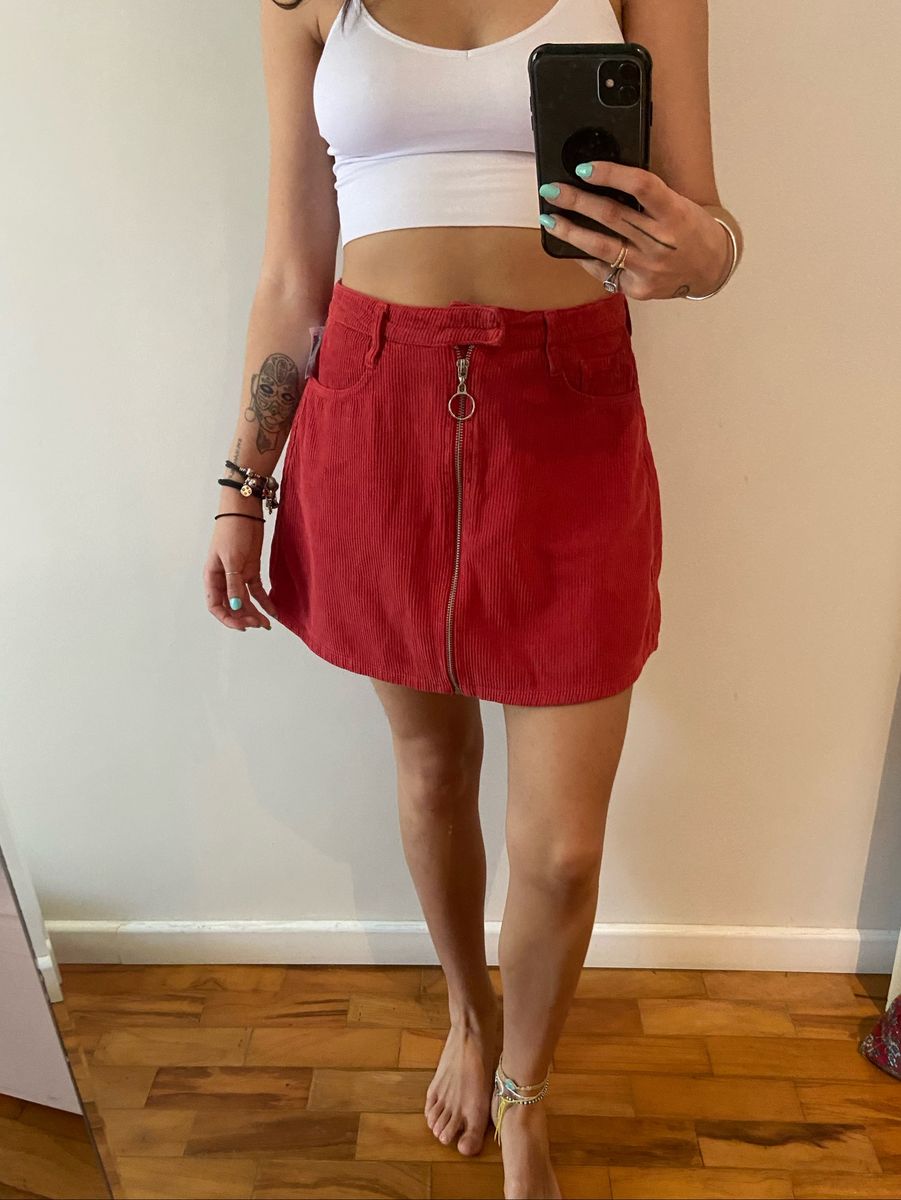 saia de veludo vermelha