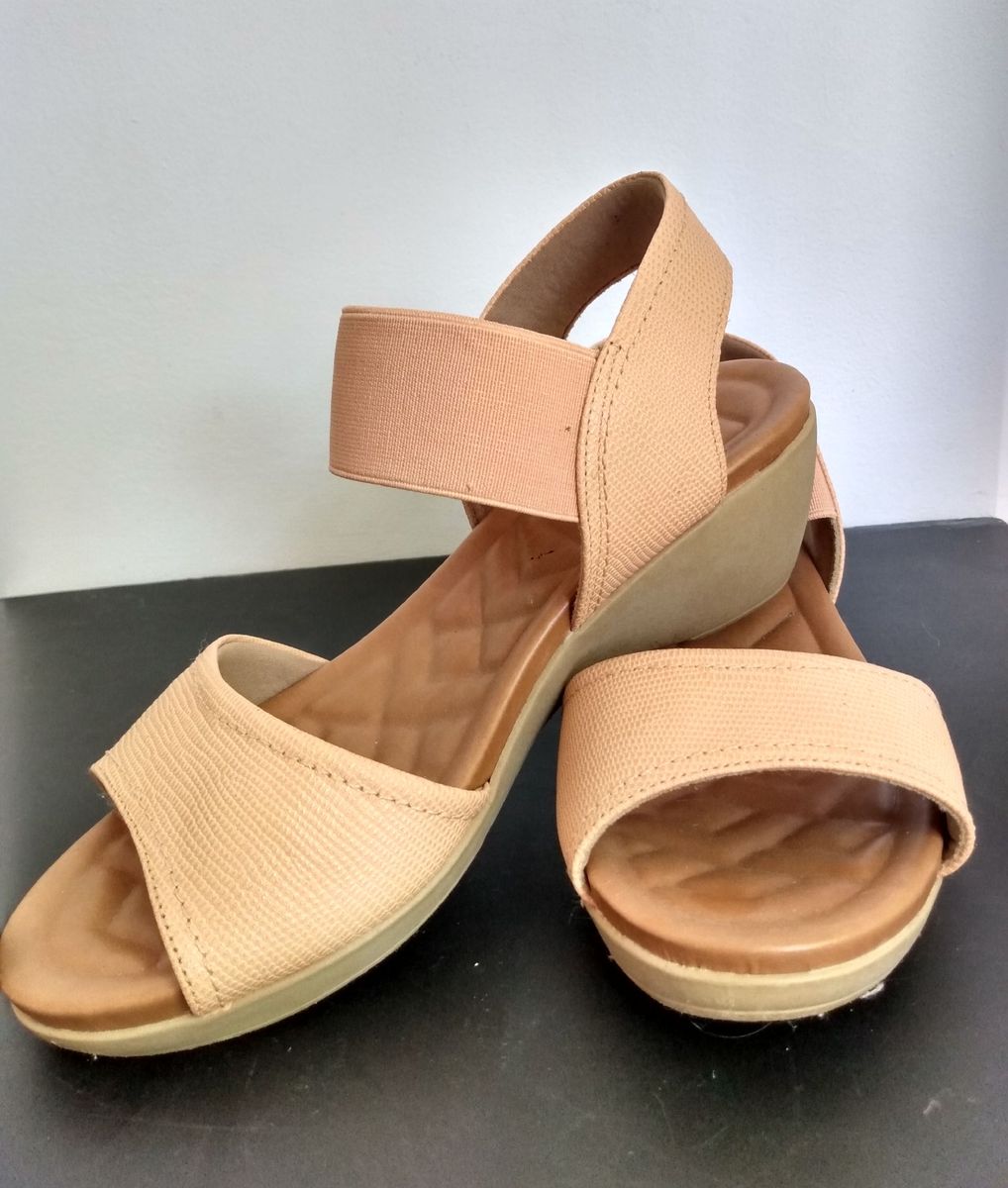 tenis rosa esportivo