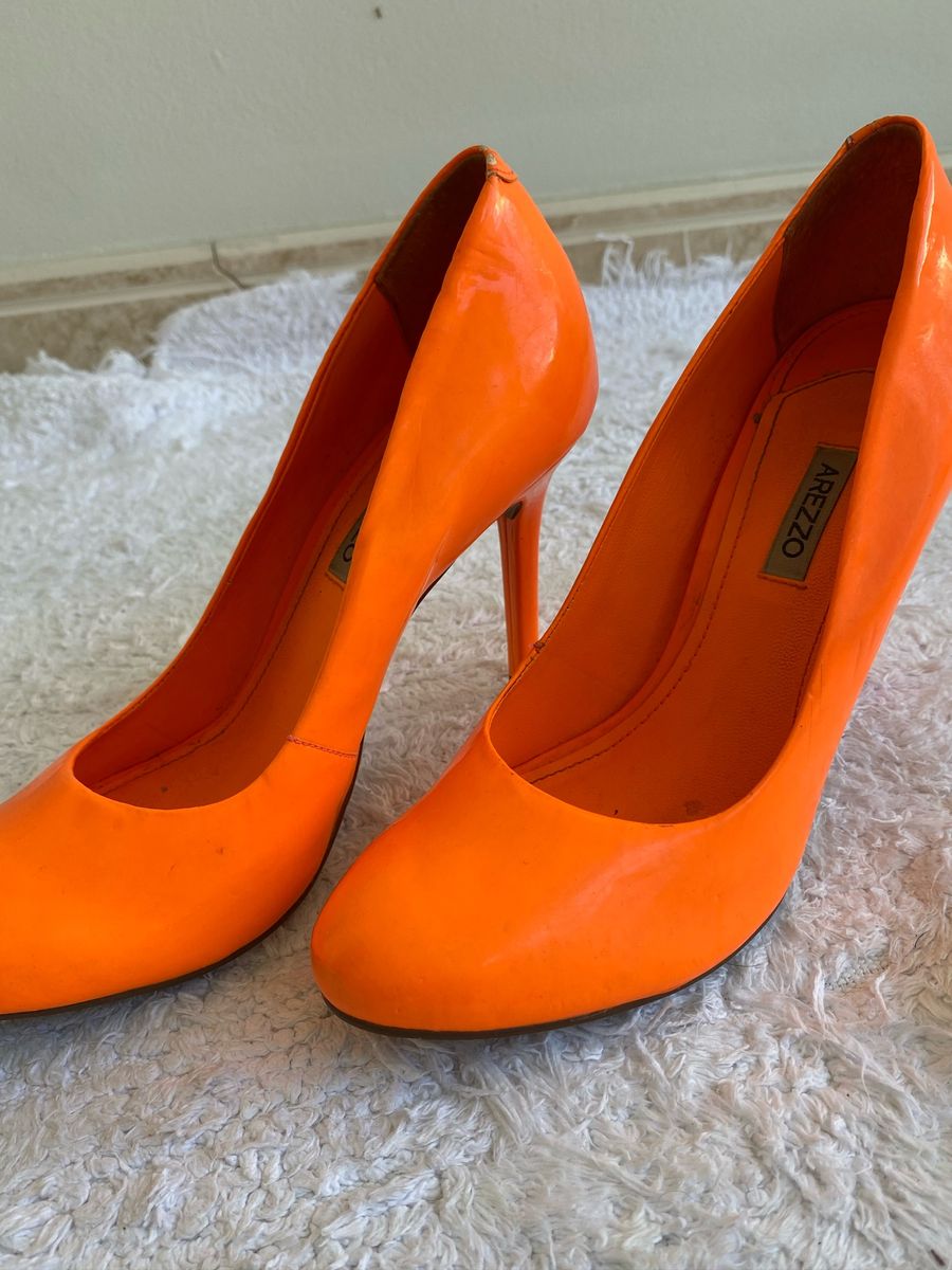 sapato feminino neon