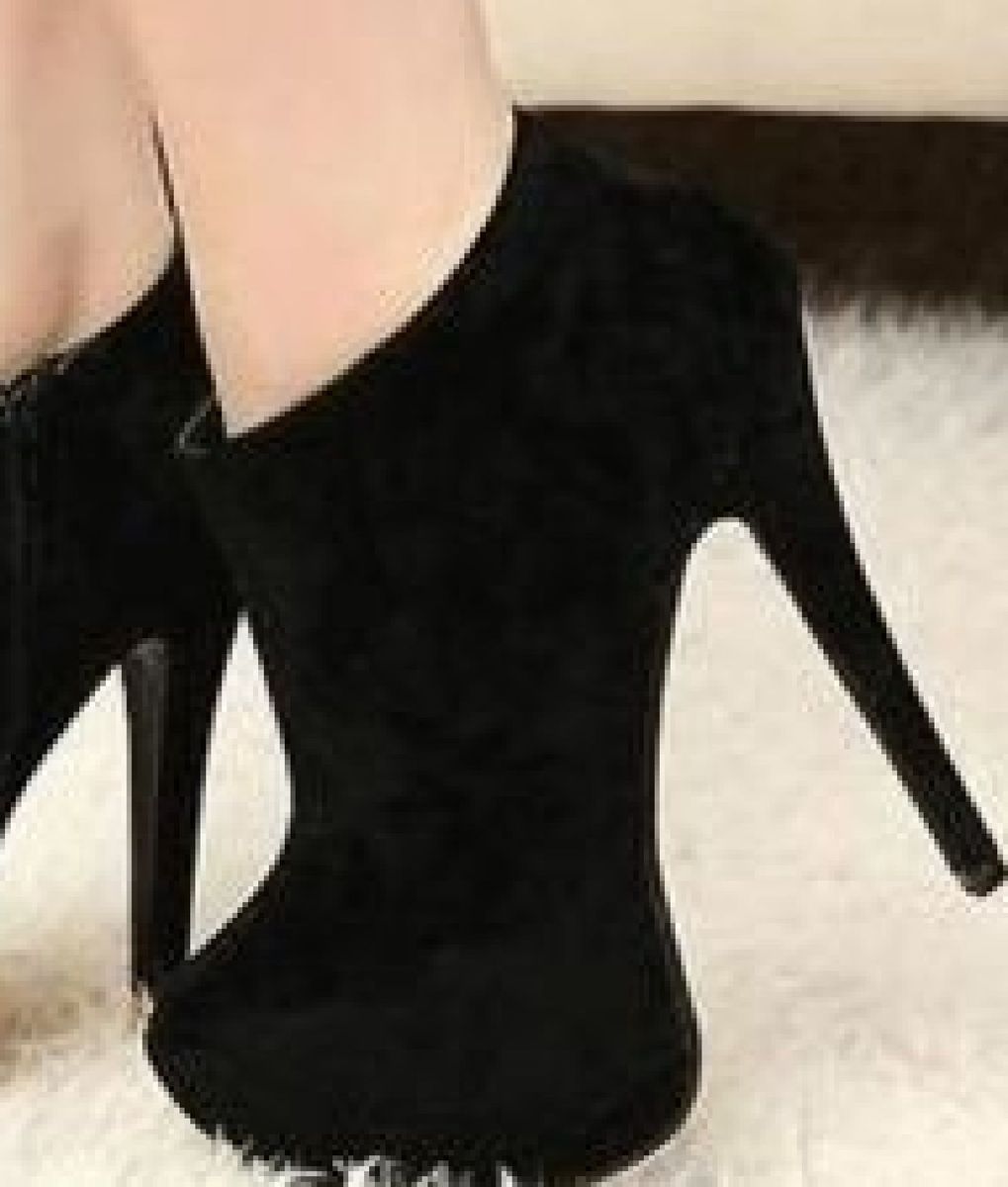 salto preto fechado na frente