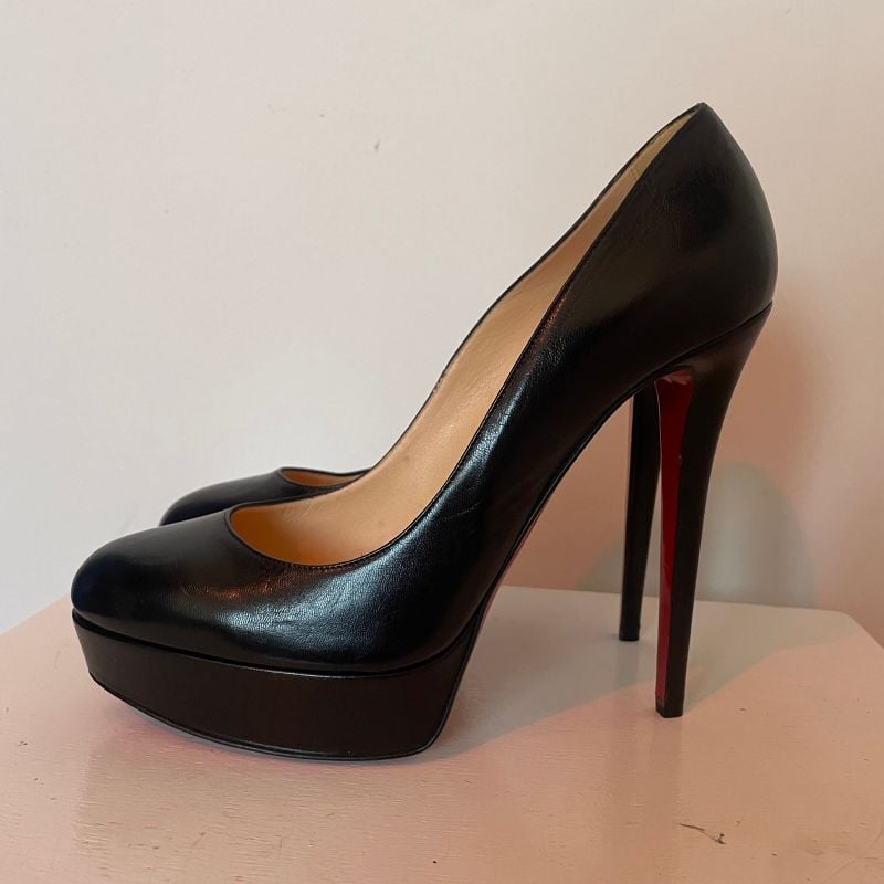 Louboutin preto best sale