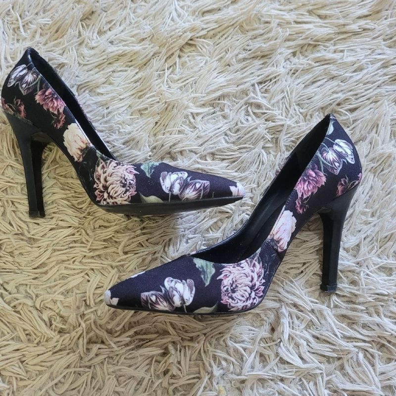 Scarpin 2024 estampado floral