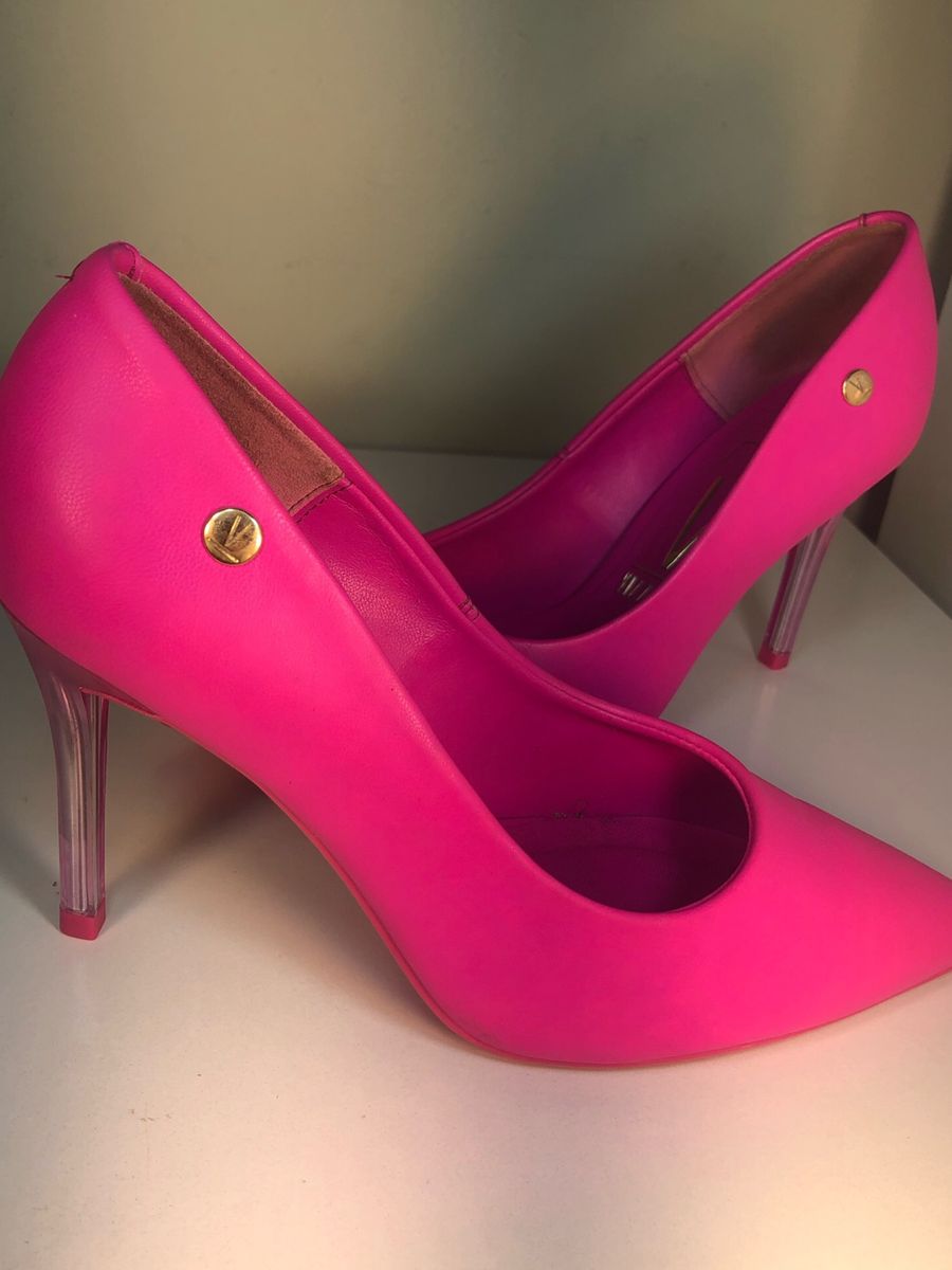 sapatos rosa choque