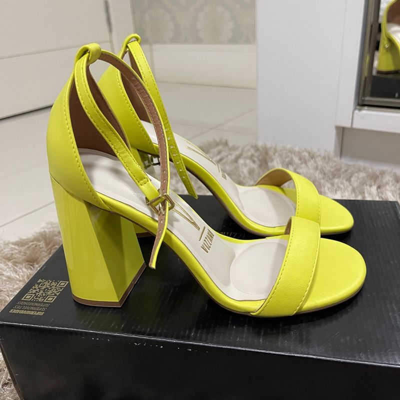 Sandalia vizzano hot sale neon