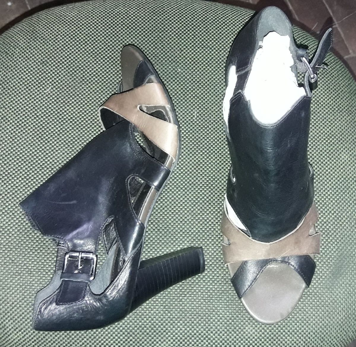 sandalia abotinada arezzo