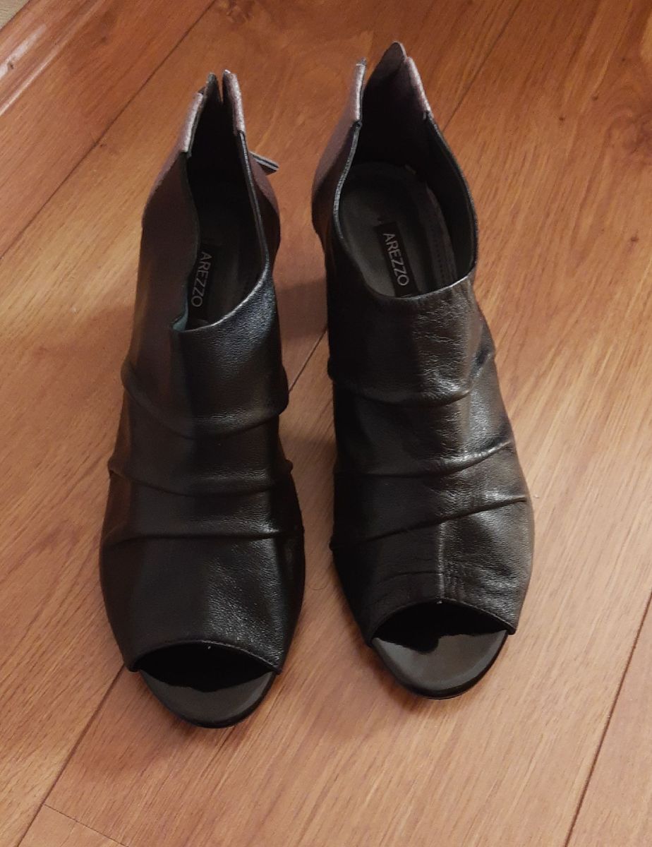 sandalia abotinada arezzo