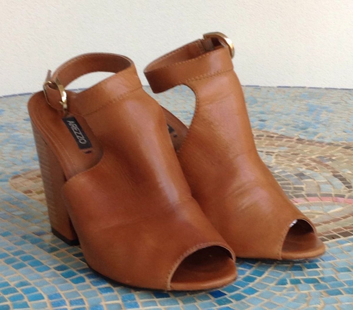 sandalia abotinada arezzo