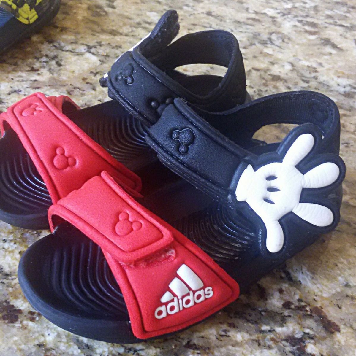 sandalia adidas mickey
