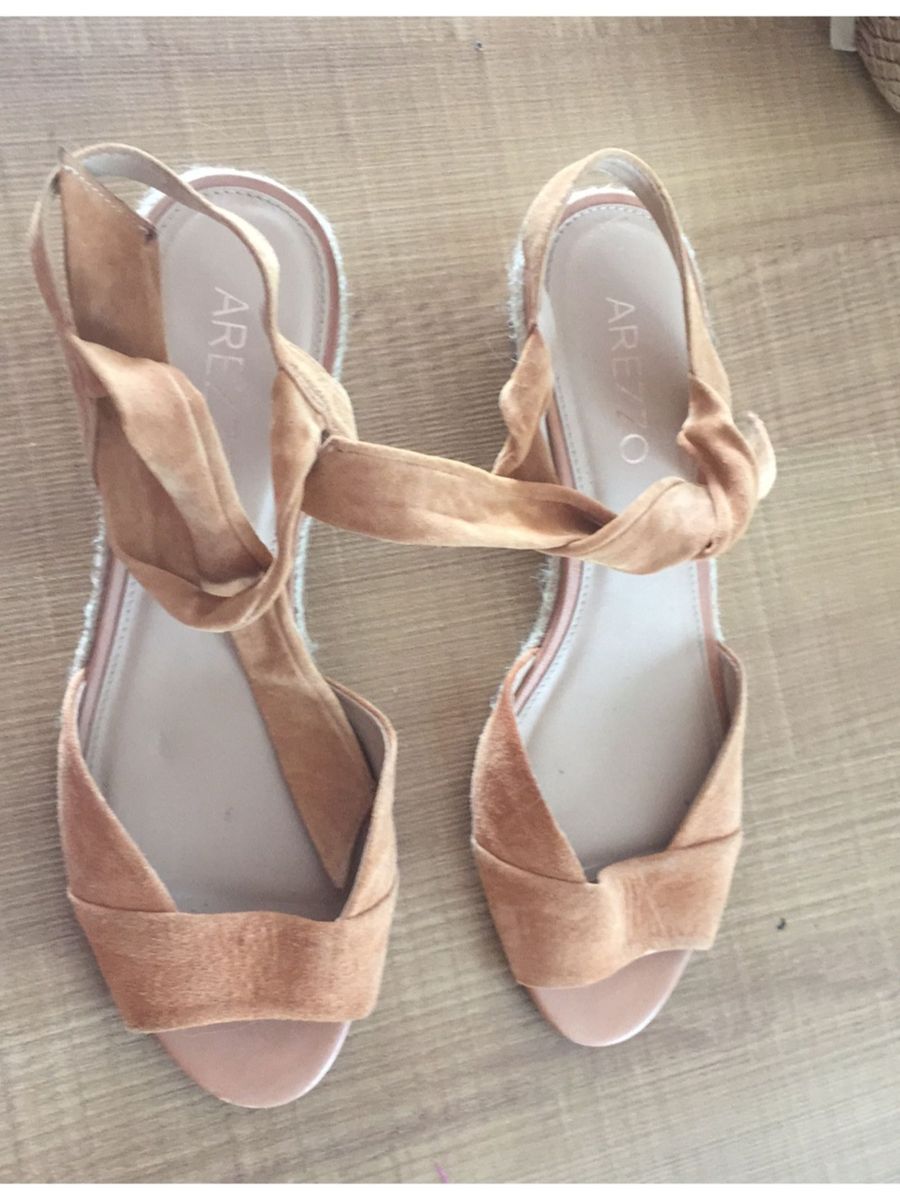 sandalia arezzo caramelo