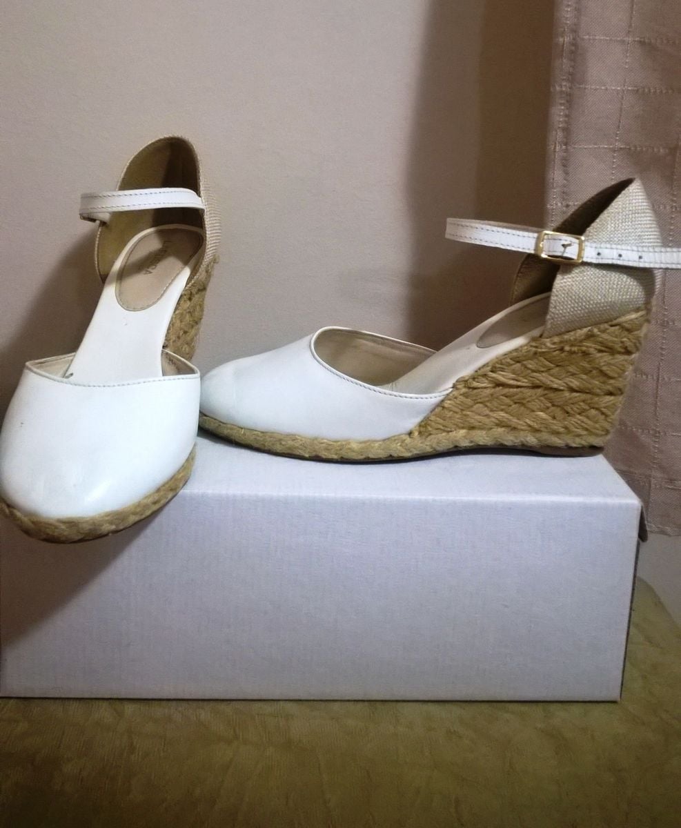 anabela branca fechada