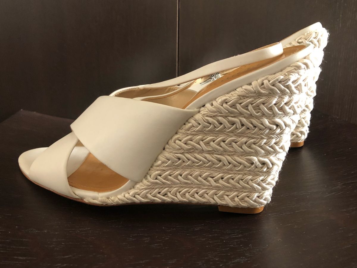 sandalia anabela branca schutz