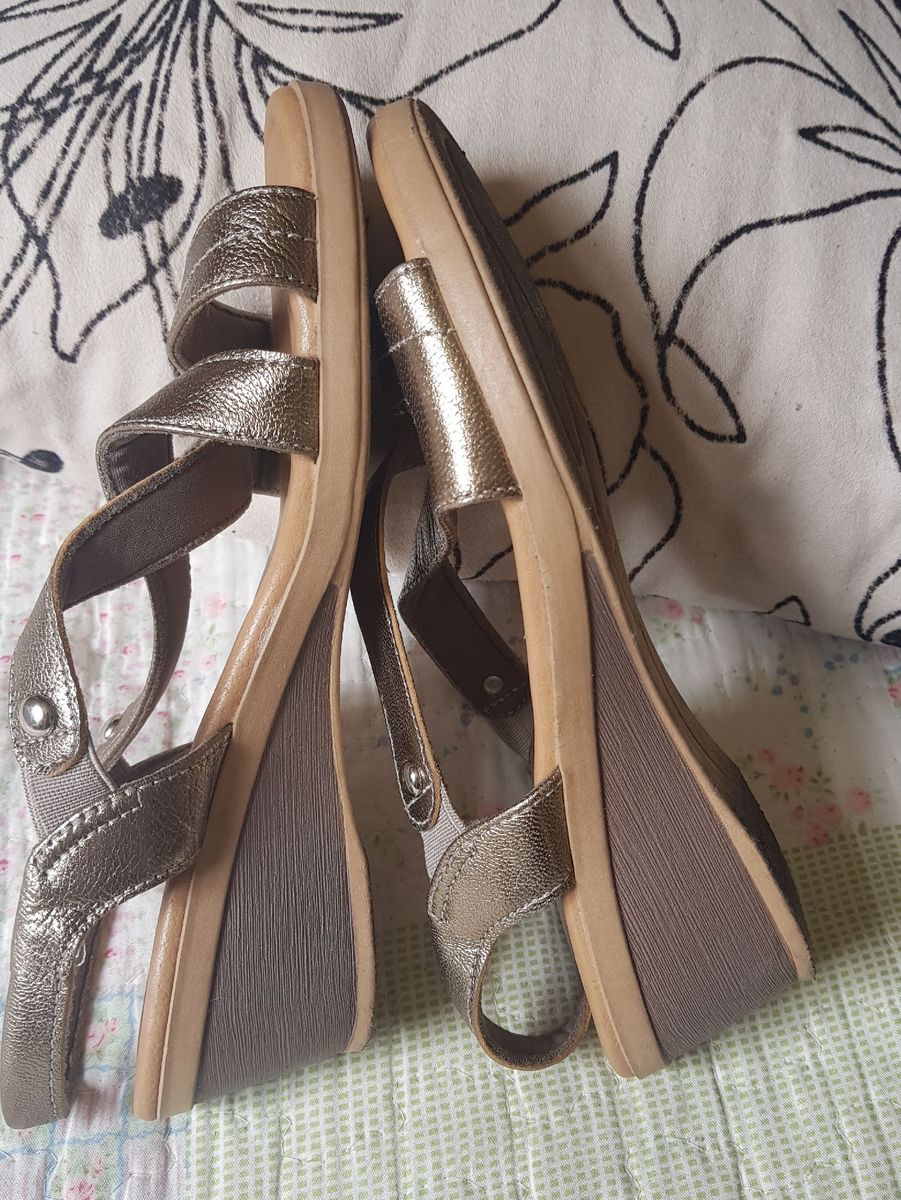 sandalia usaflex anabela dourada