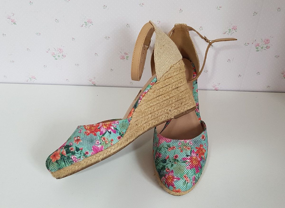 sandalia anabela florida