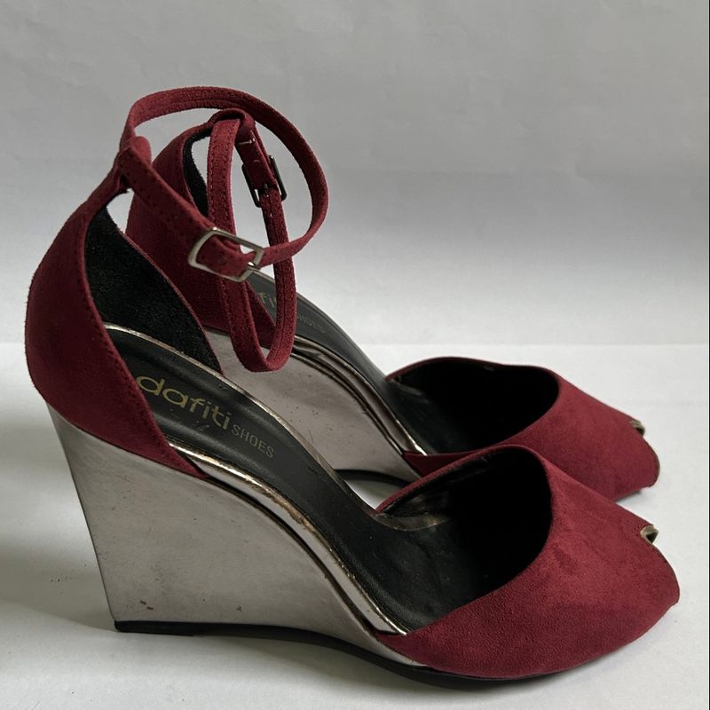 Sandália Anabela Plataforma Vinho e Metalizado Dafiti Usado