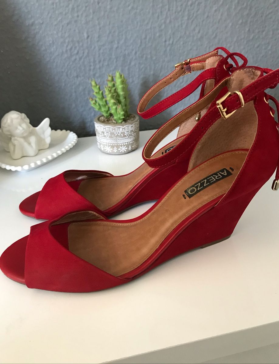 sandalia anabela salto baixo arezzo