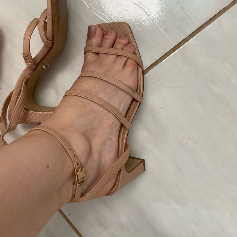 Sandália Arezzo Tiras Número 34 Sandália Feminina Arezzo Usado 94566936  enjoei