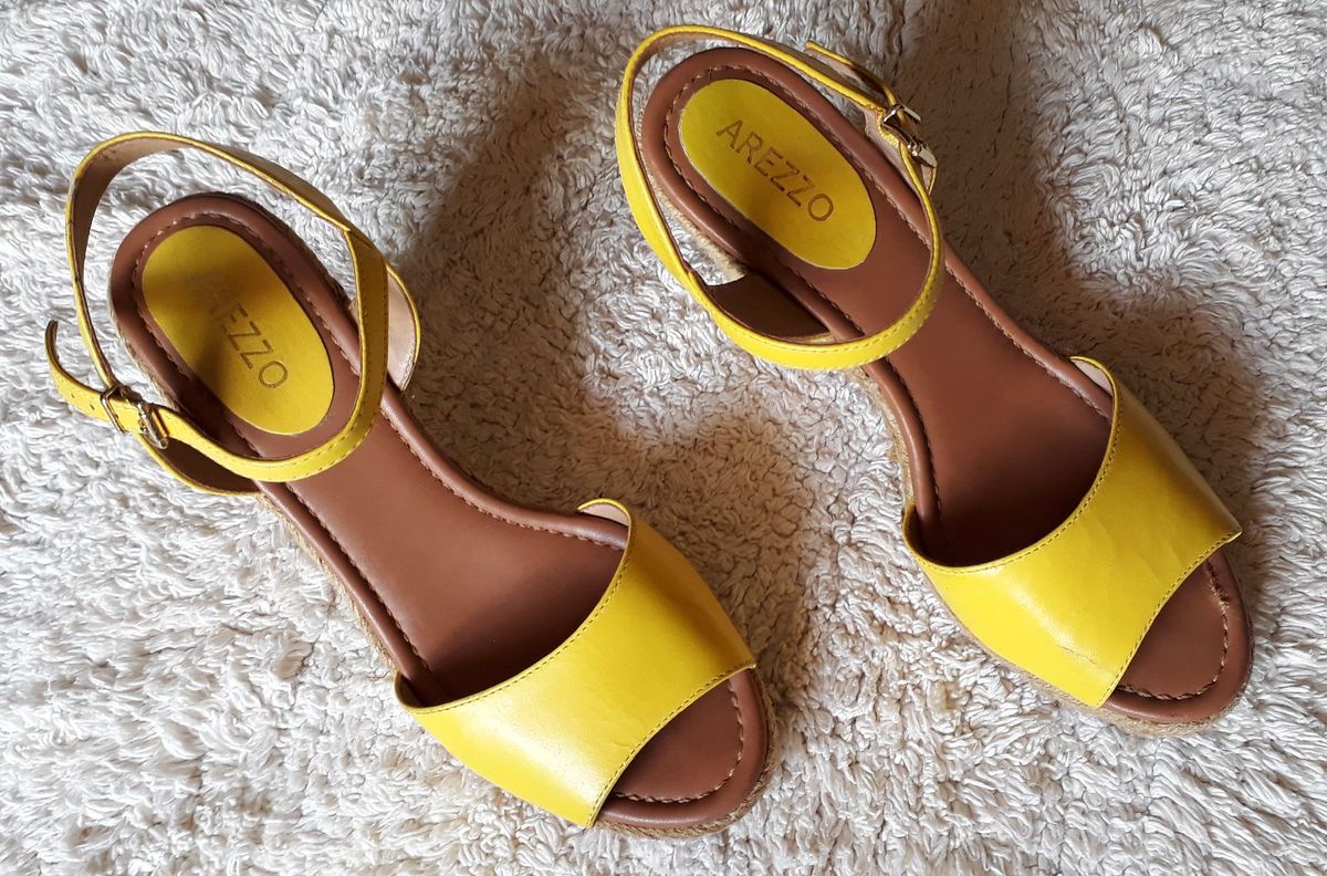 sandalia arezzo amarela