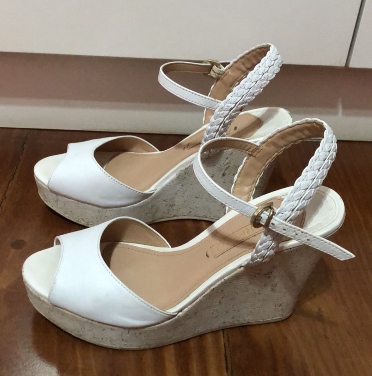 sandalia branca arezzo