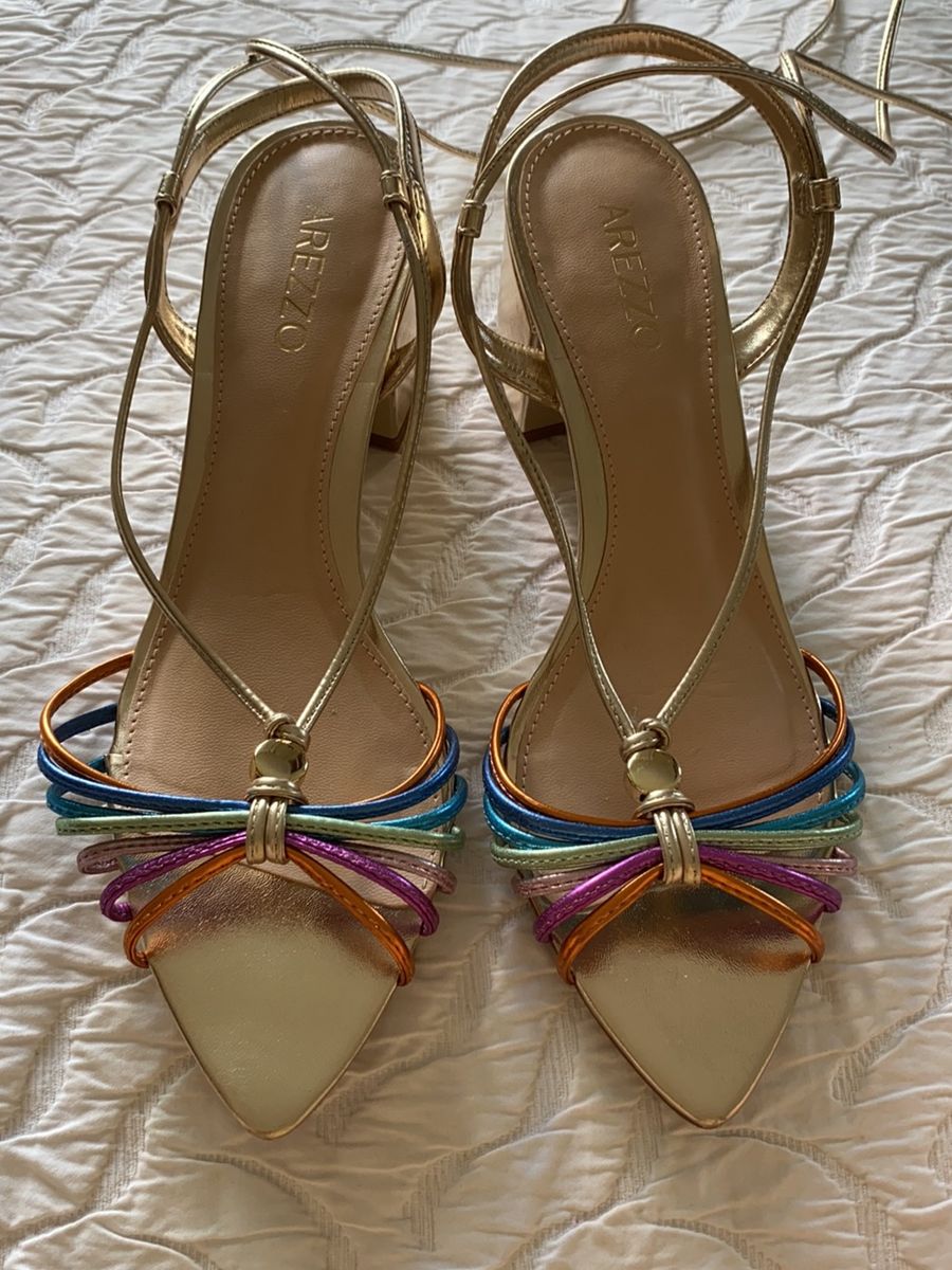 sandalia arezzo colorida