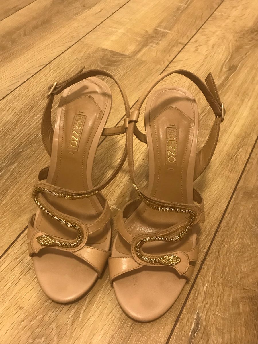 sandalia arezzo cobra