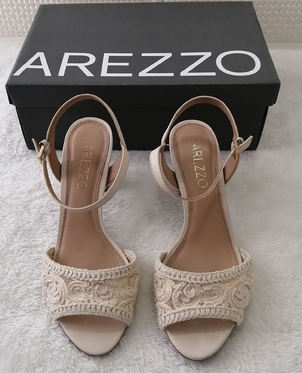 sandalia arezzo off white