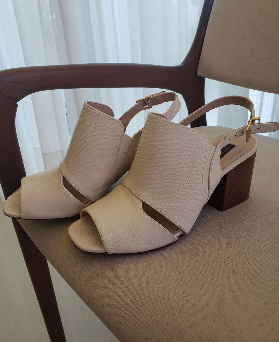 sandalia branca jorge bischoff