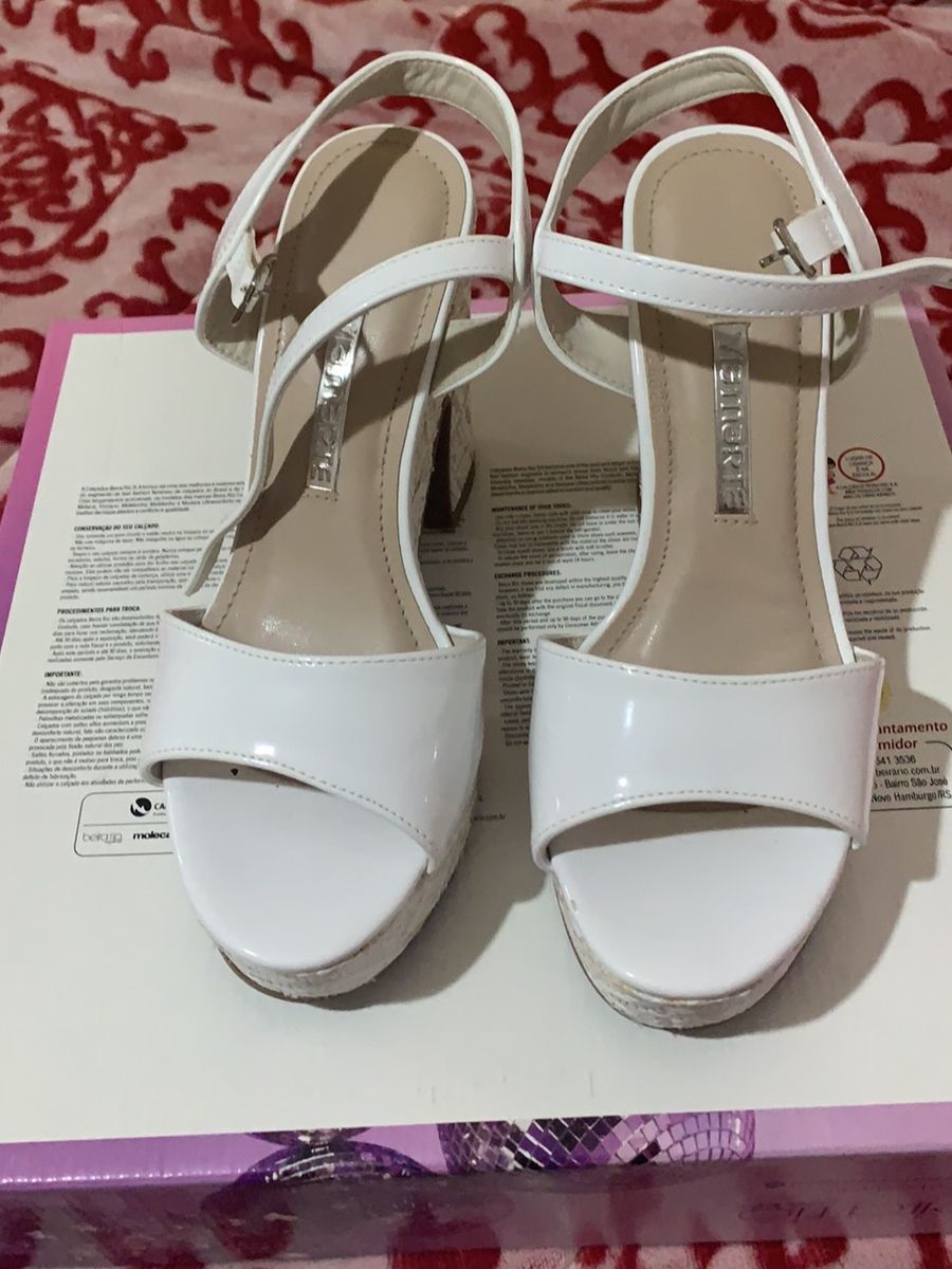 sandalia branca verniz