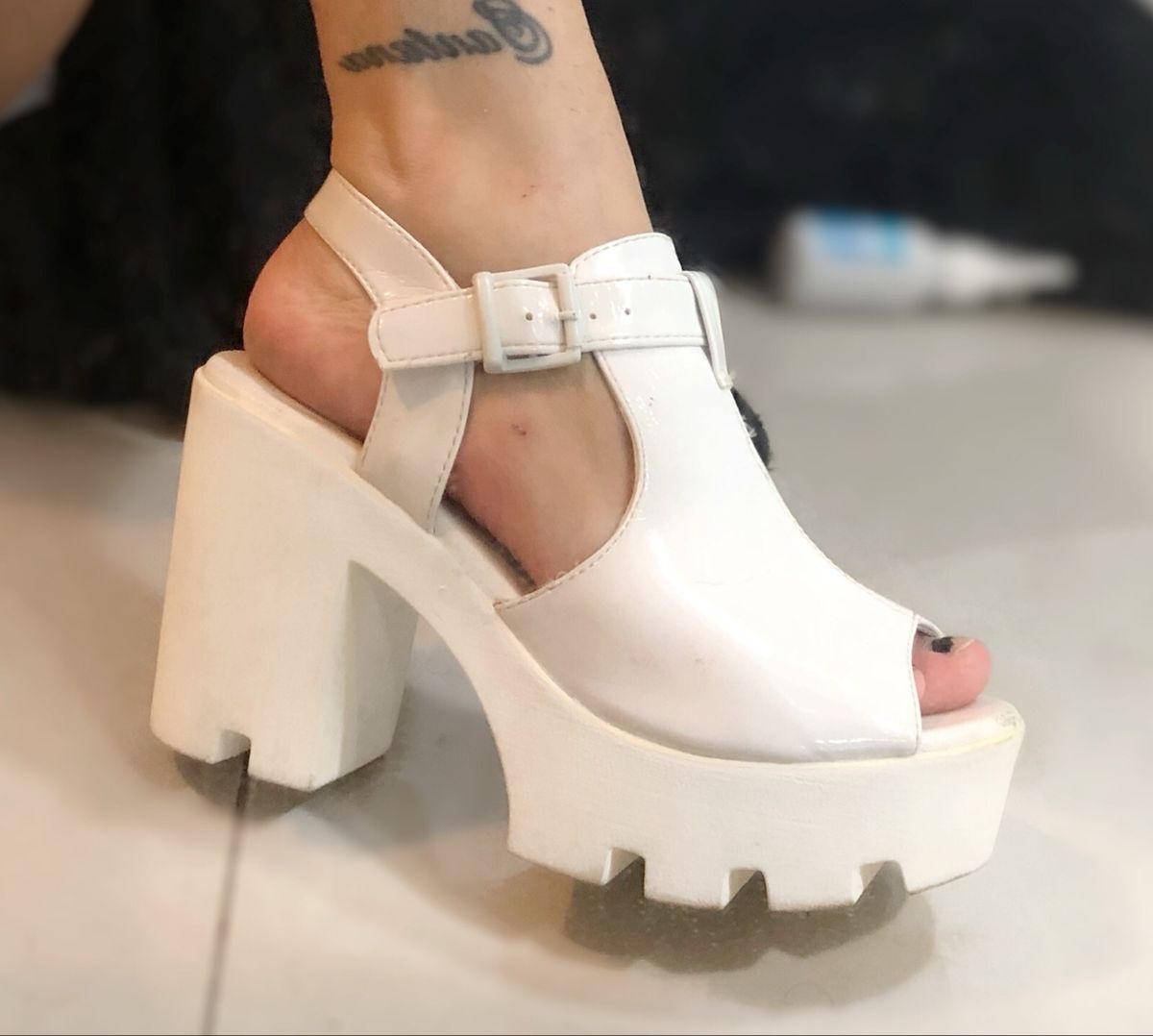 sandalia tratorada branca