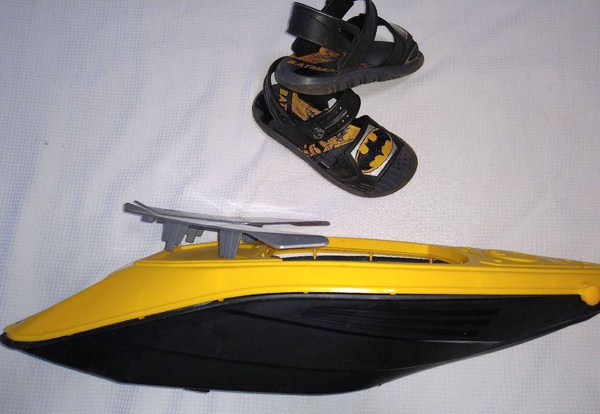 sandália do batman com barco